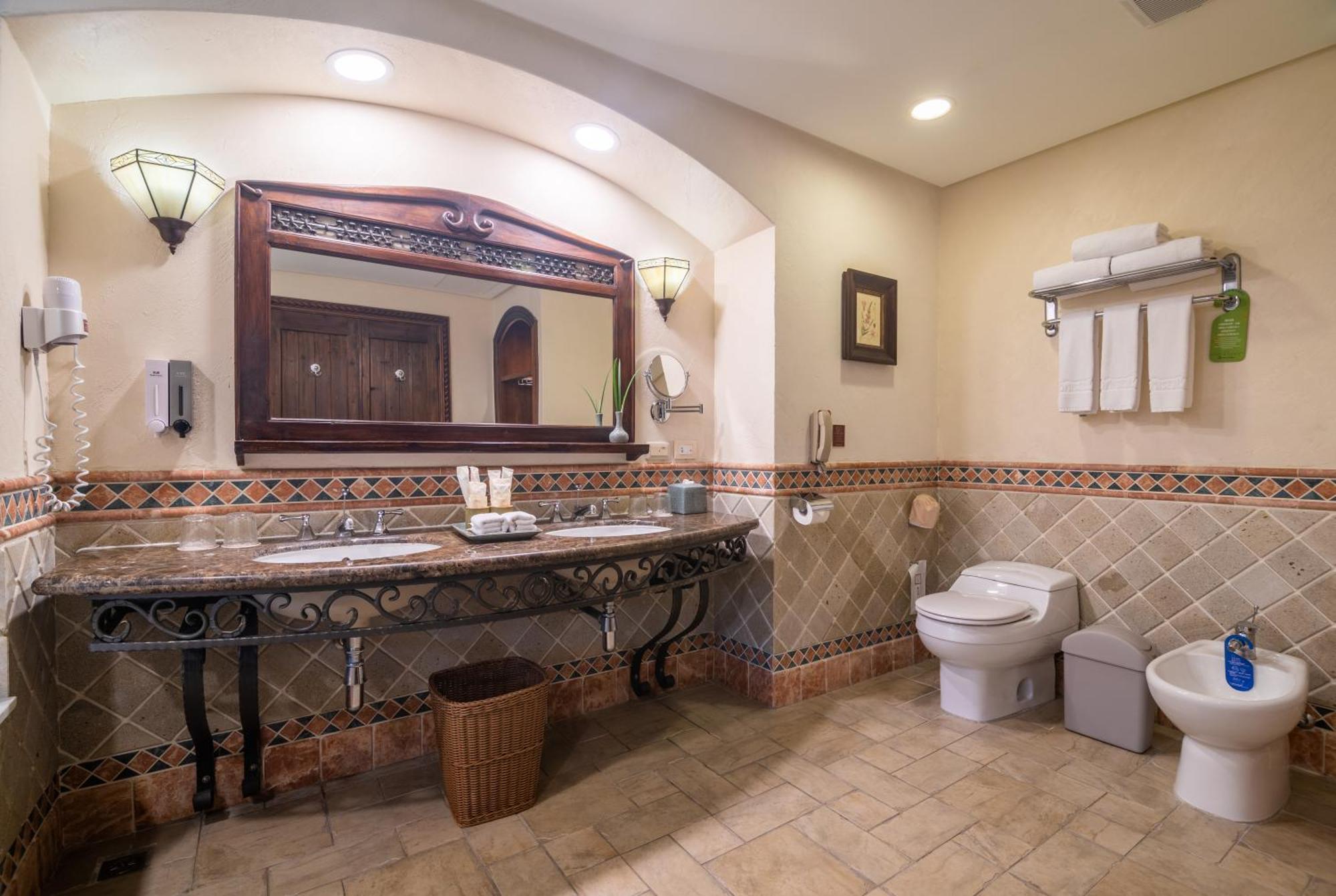 Promisedland Resort & Lagoon Shoufeng Exterior photo Bathroom