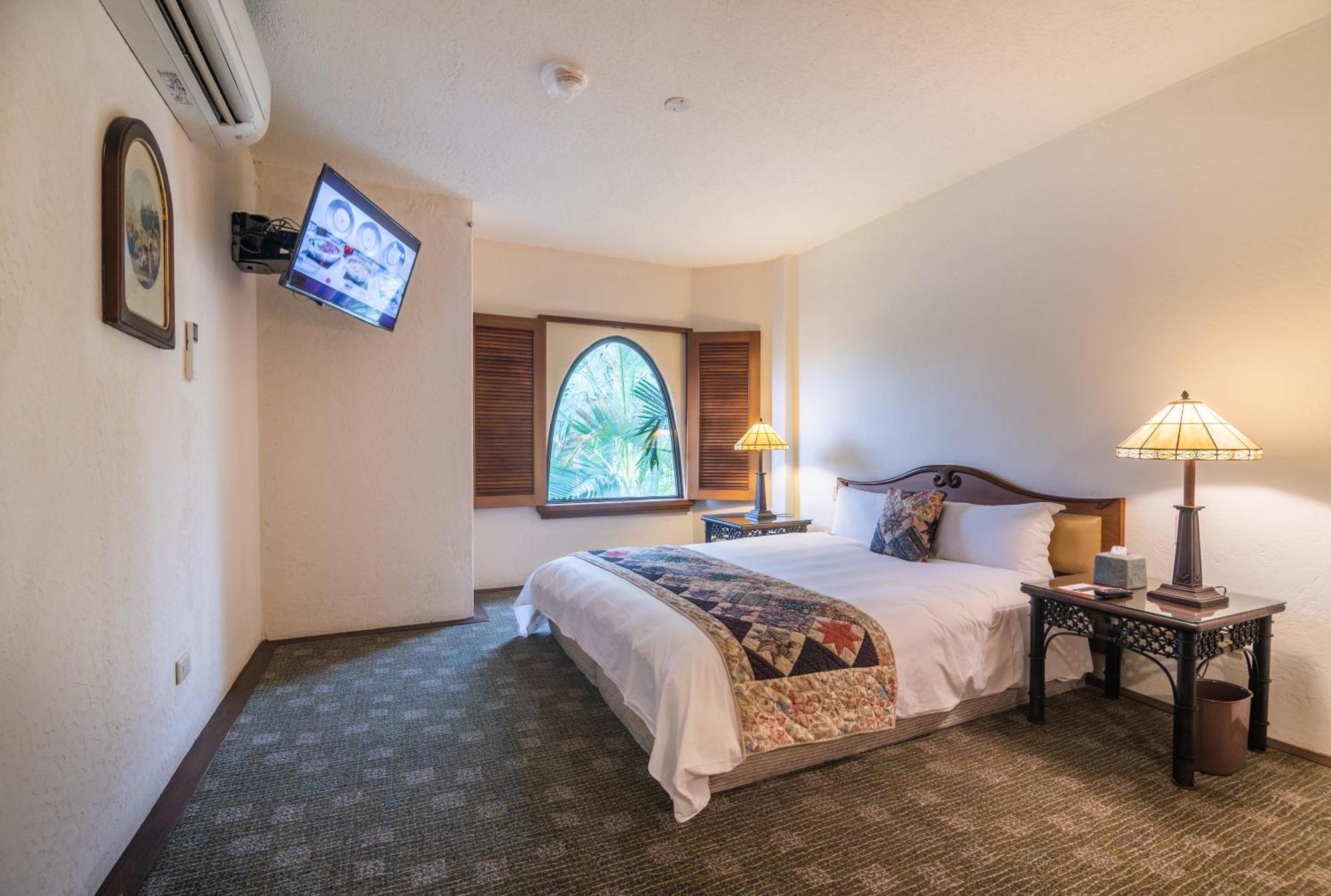 Promisedland Resort & Lagoon Shoufeng Exterior photo A room at the hotel