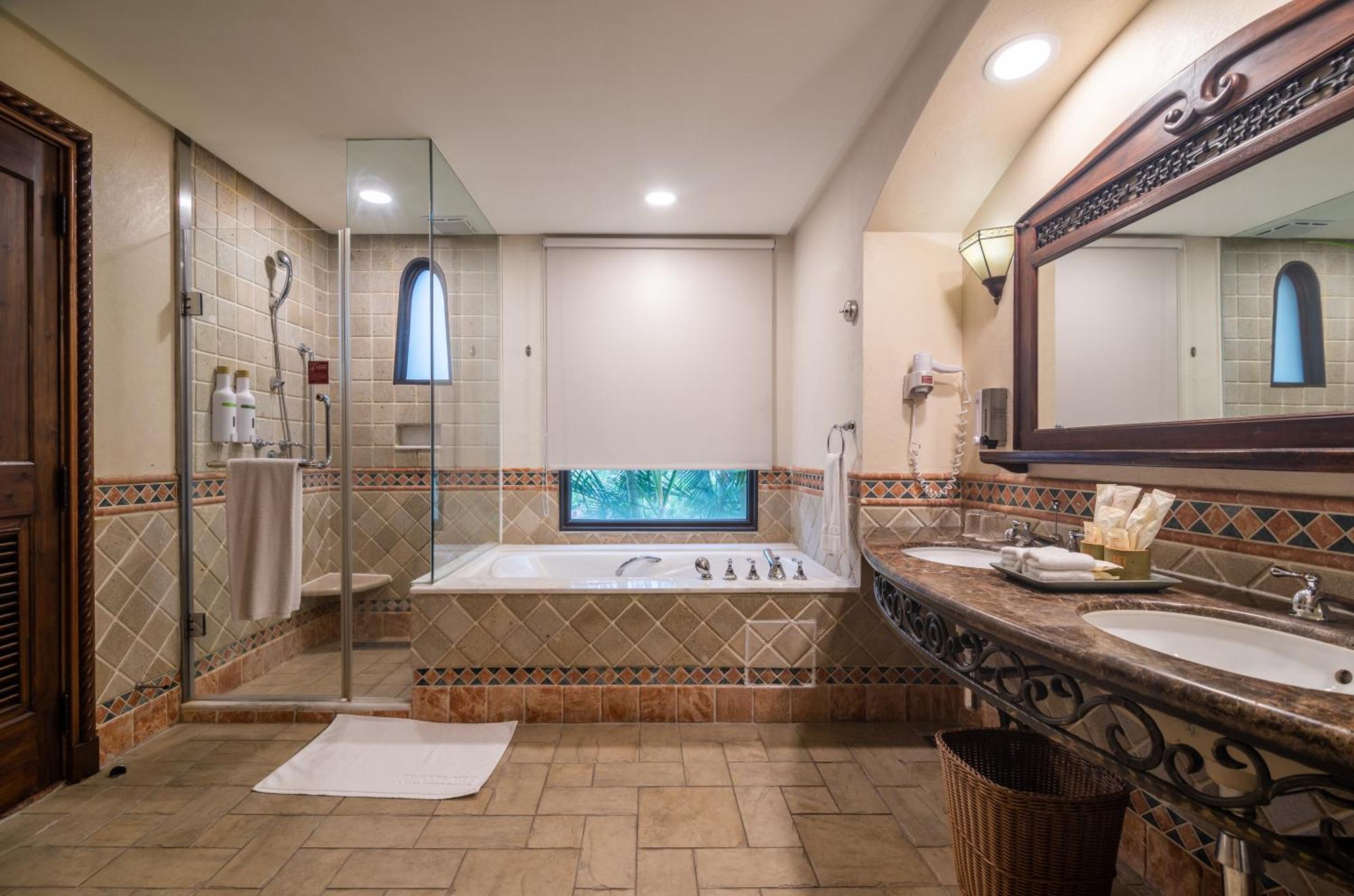 Promisedland Resort & Lagoon Shoufeng Exterior photo Bathroom