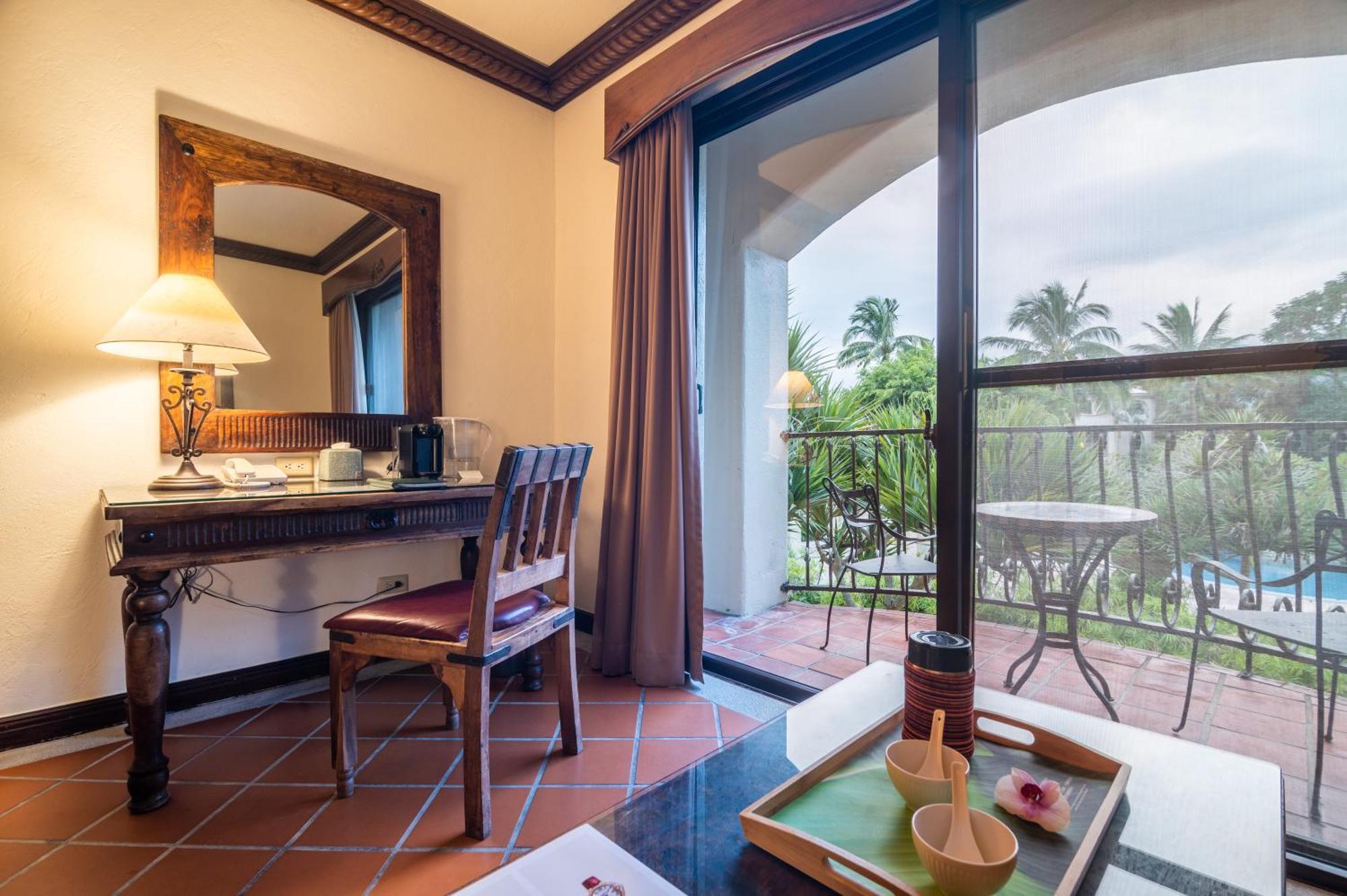 Promisedland Resort & Lagoon Shoufeng Exterior photo Deluxe Room