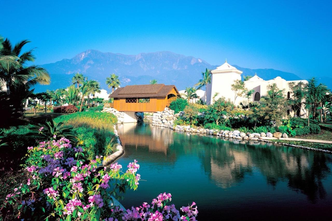 Promisedland Resort & Lagoon Shoufeng Exterior photo The Genting Highlands resort
