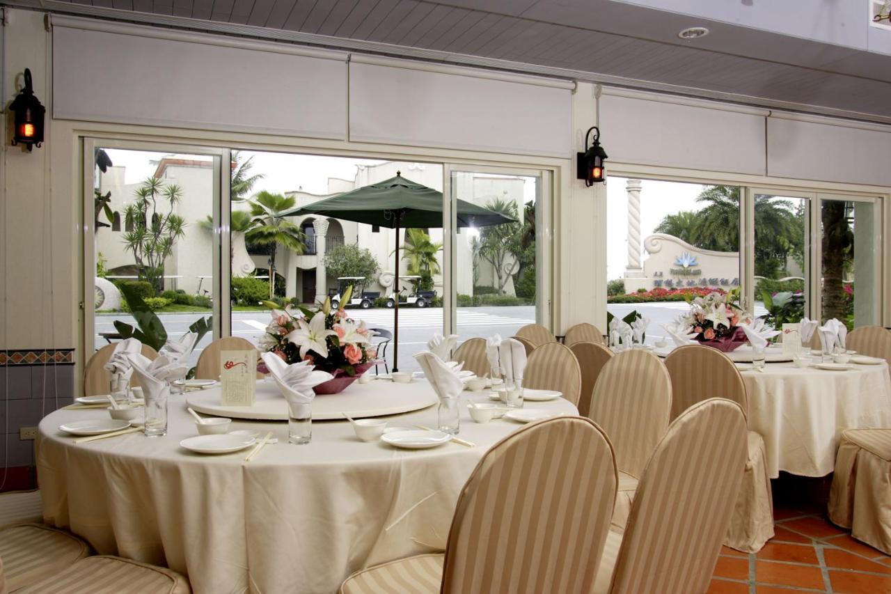 Promisedland Resort & Lagoon Shoufeng Exterior photo The interior of the restaurant