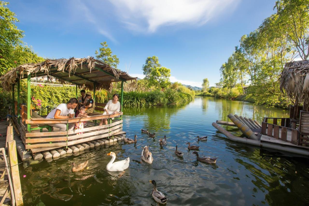 Promisedland Resort & Lagoon Shoufeng Exterior photo The lake at the park